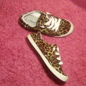 Forever comfort size 8 leopard print shoes